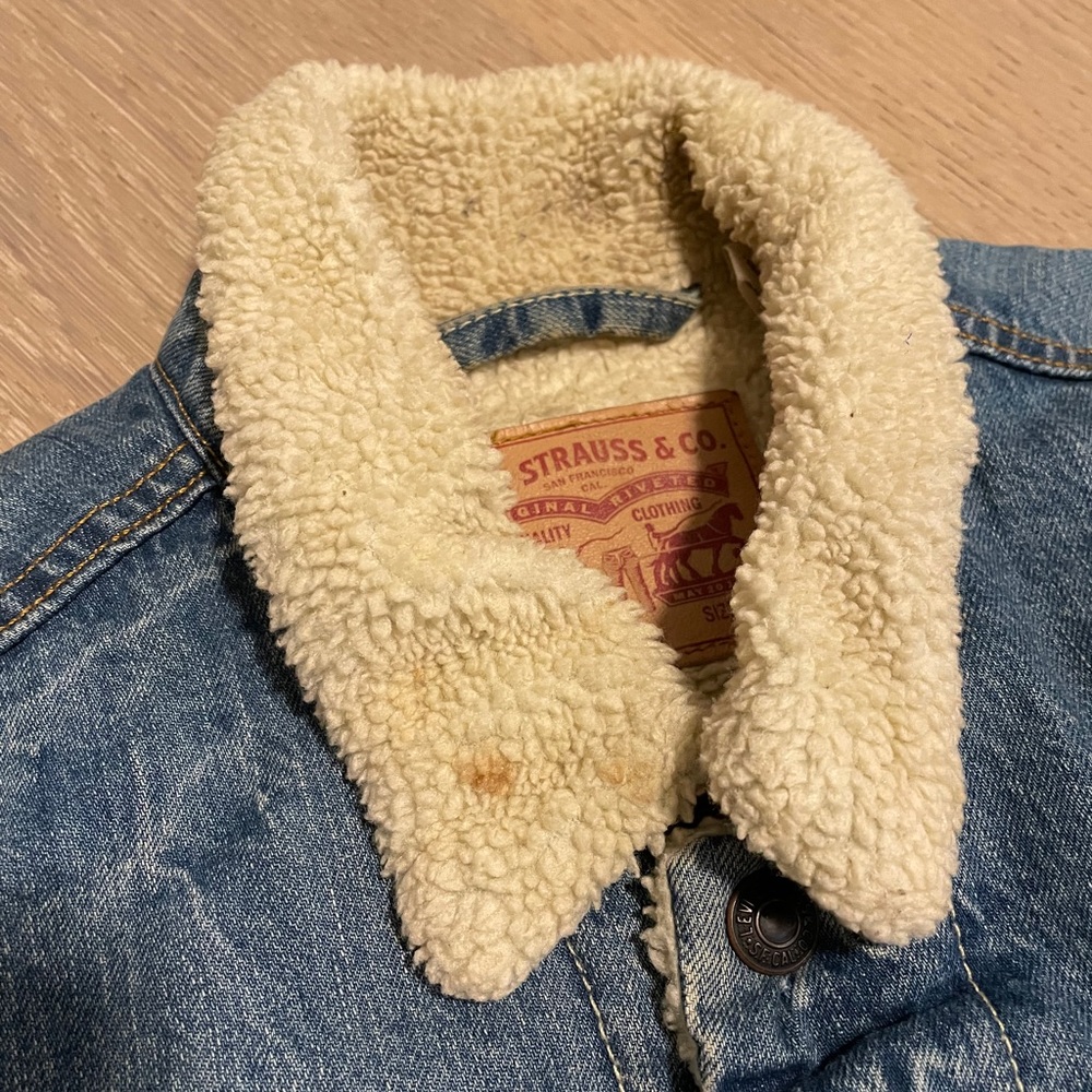 Levi Vintage Fit Sherpa Trucker Jacket - Picture 3 of 8